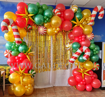 Świąteczne dekoracje balonowe.