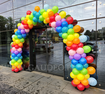Brama balonowa na placu Wolności we Wrocławiu.