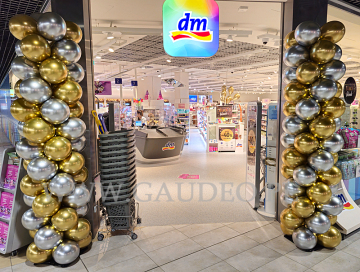 Kolumny balonowe dla drogerii DM we Wrocławiu.
