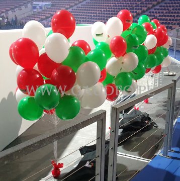 Balony z nadrukiem napełnione helem.