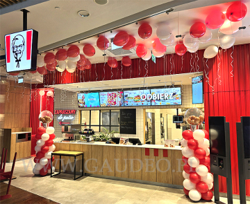 Dekoracja balonowa na otwarcie restauracji KFC.