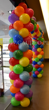 Girlanda z balonów jako dekoracja wejścia na otwarcie.