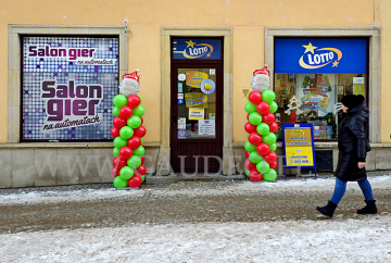 Mikołajowe słupy balonowe.