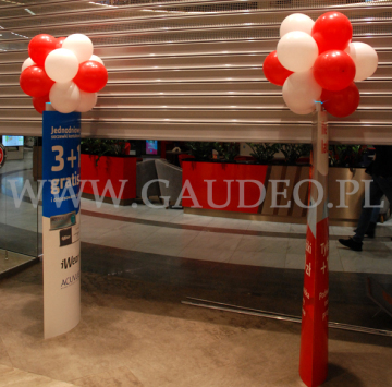 Dekoracja balonowa w salonie Vision Express.