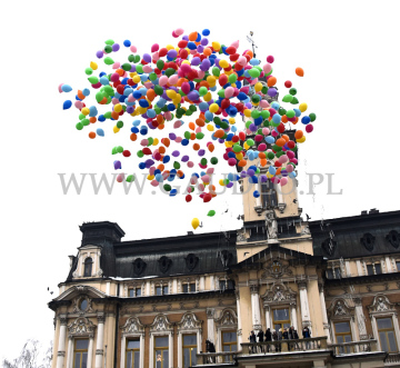 Balony helowe nad Rynkiem w nowym Sączu.