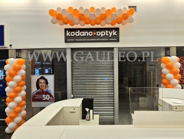 Kolumny z balonów w CH Ferio Gaj.