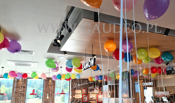 Balony z helem w restauracji KFC.