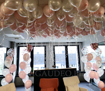 Balony z helem we wrocławskim biurze na Walentynki.