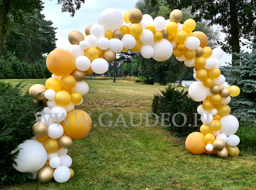Łuk z balonów w Zdunach.