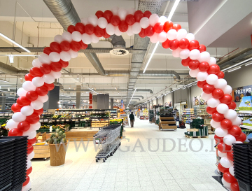 Łuk z balonów w Poznaniu.