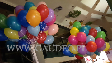 Pęki balonów helowych na urodziny.