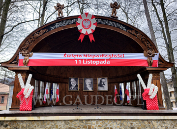 Patriotyczne dekoracje z balonów.