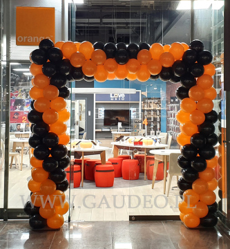 Brama z balonów dla salonu Orange.